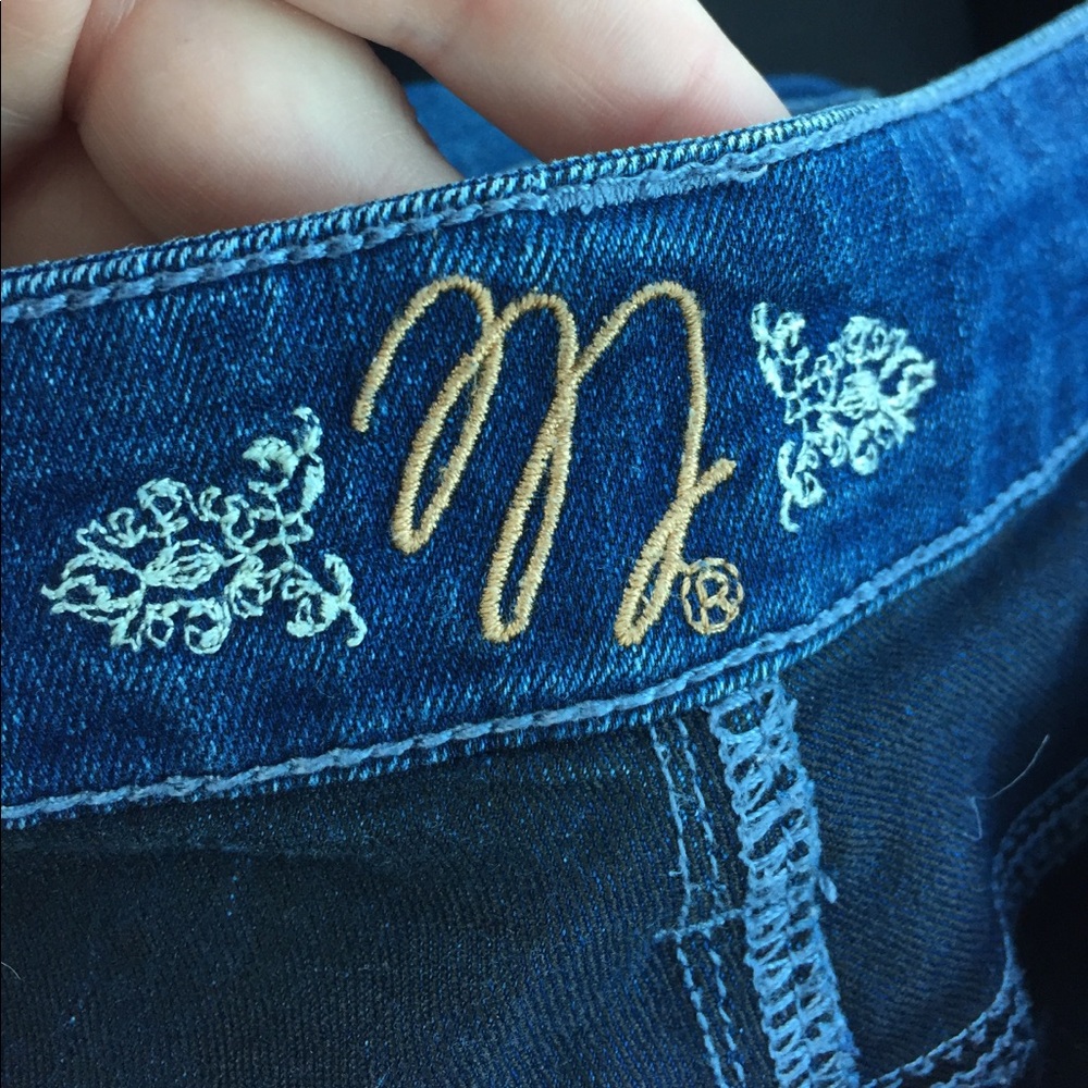 DOES ANYONE KNOW THIS BRAND!!??